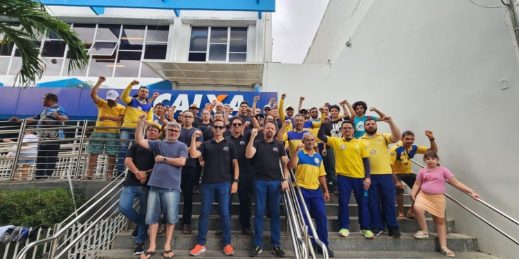 Trabalhadores dos Correios e da Caixa realizam ato unificado em Mossoró